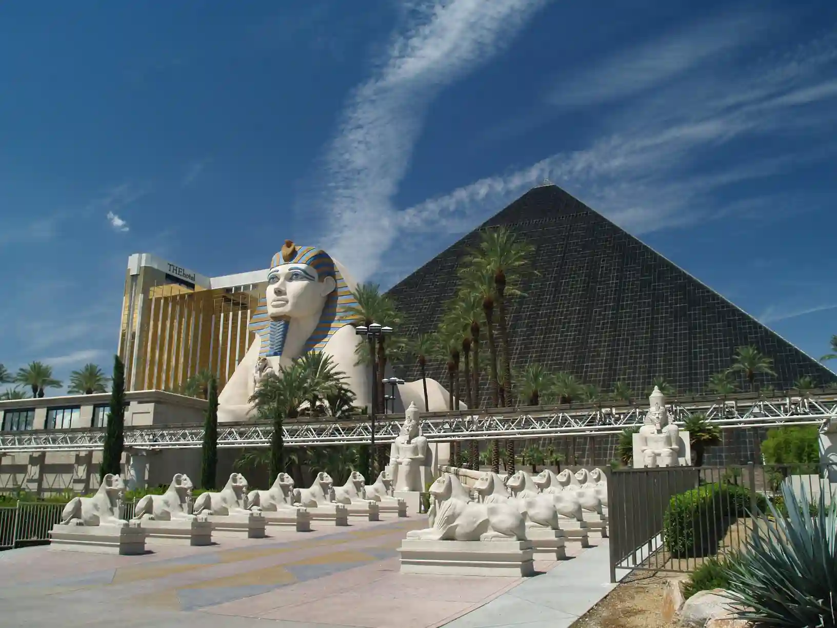 Казино Luxor (Лас-Вегас, США) — египетская тематика, влияние на кино и видеоигры